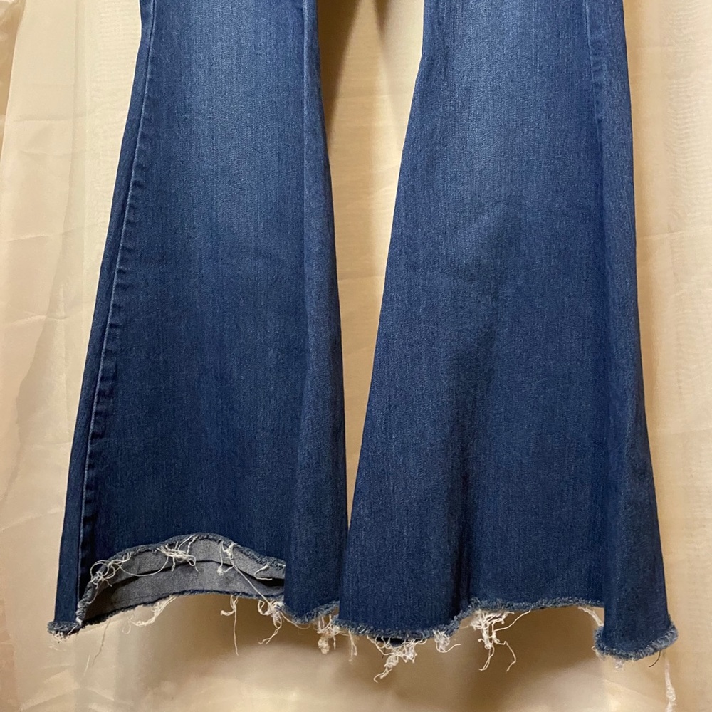 !! FREE PEOPLE FLARED DENIM JEANS !!